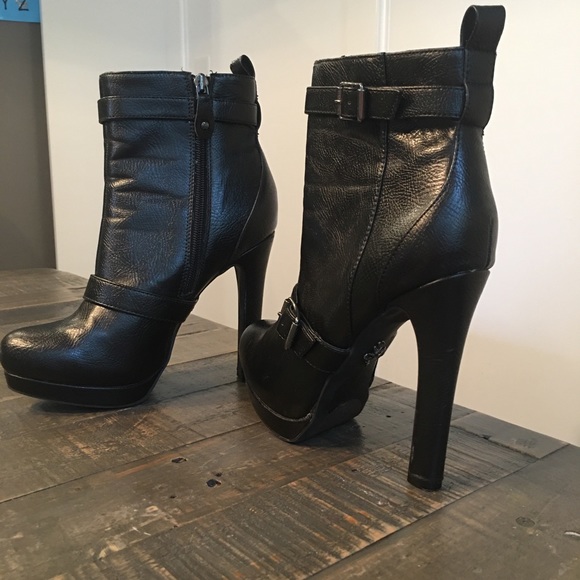 Simply Vera Vera Wang Shoes - Simply Vera Vera Wang Black Stiletto Boots 6.5 EUC